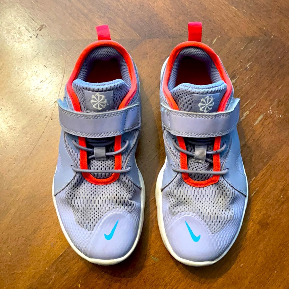 Nike Girl Running Shoes Size 2.5 youth